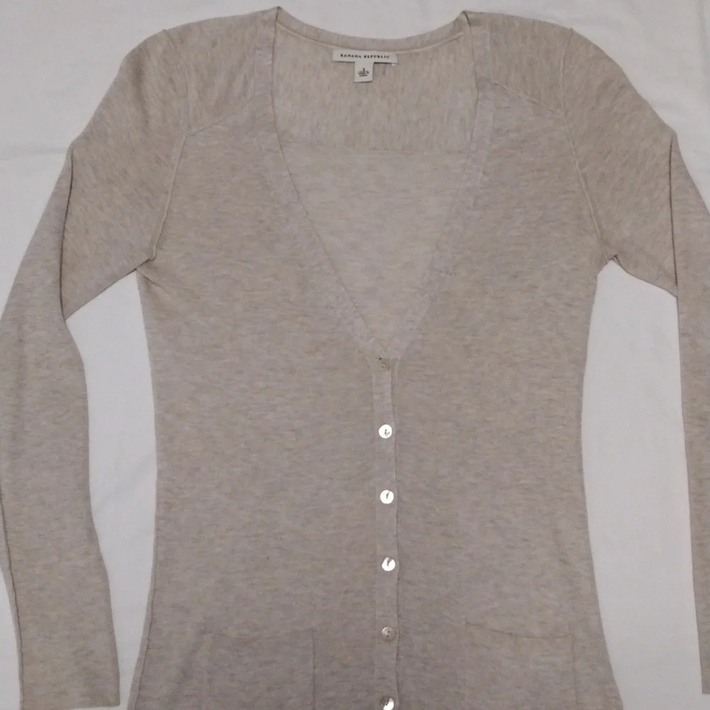 Women's Silk Banana Republic Thin Sweater Jacket Button up size Small Cream Tan - Picture 2 of 8